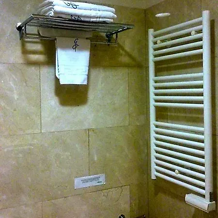 Hotel Garelos 2*
